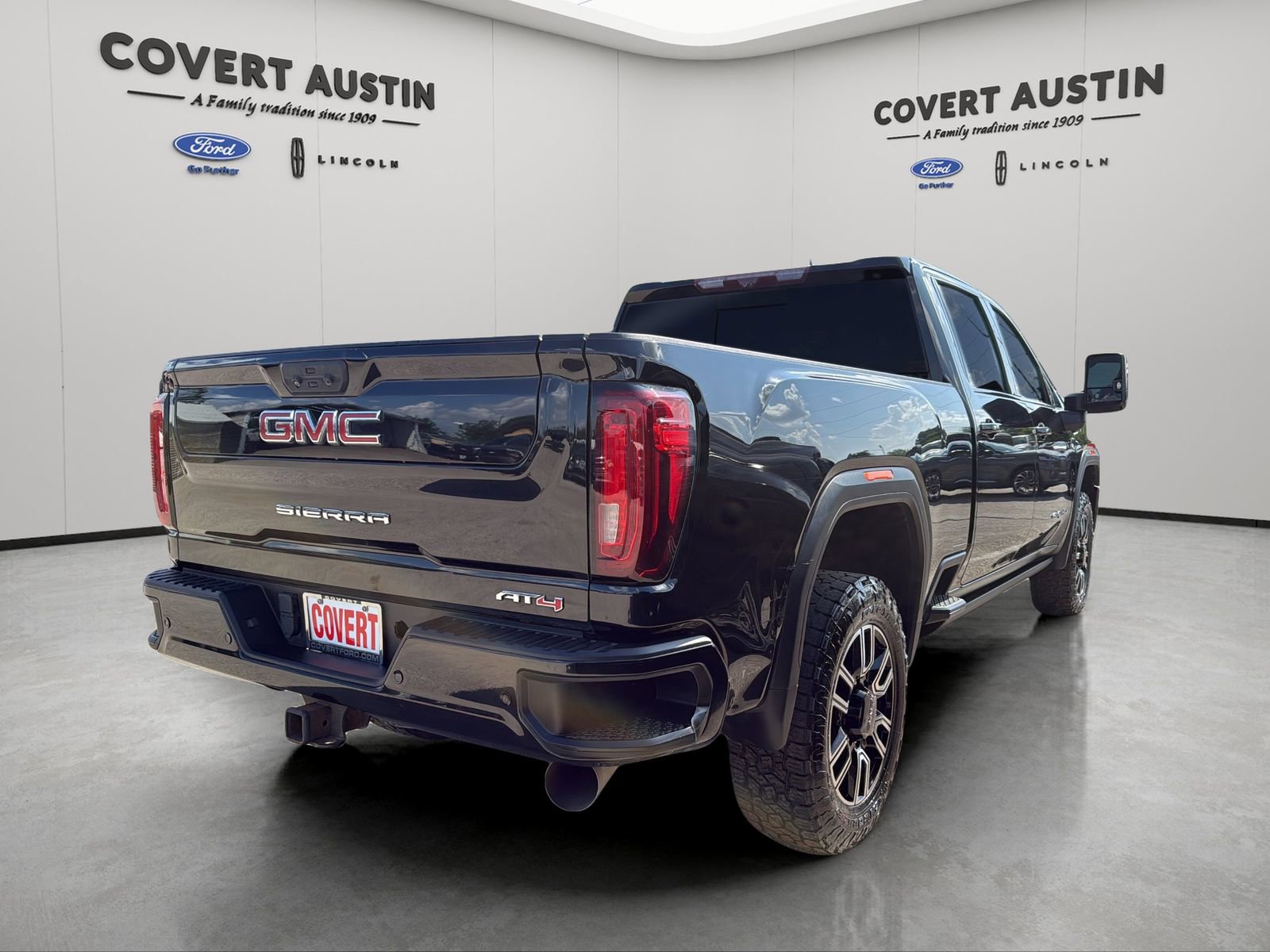 Used 2022 GMC Sierra 2500 AT4 w/ AT4 Premium Plus Package AWD/4WD image 5