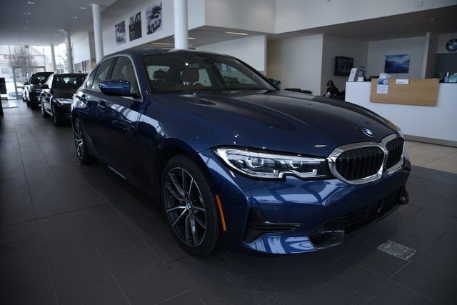 Used 2021 BMW 330e xDrive w/ Premium Package image 4