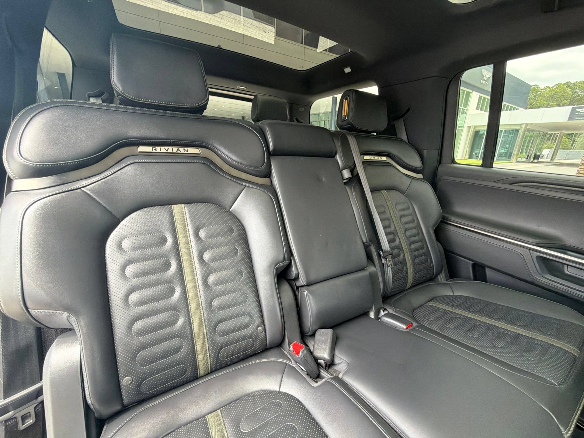 Used 2025 Rivian R1S Adventure AWD/4WD image 27