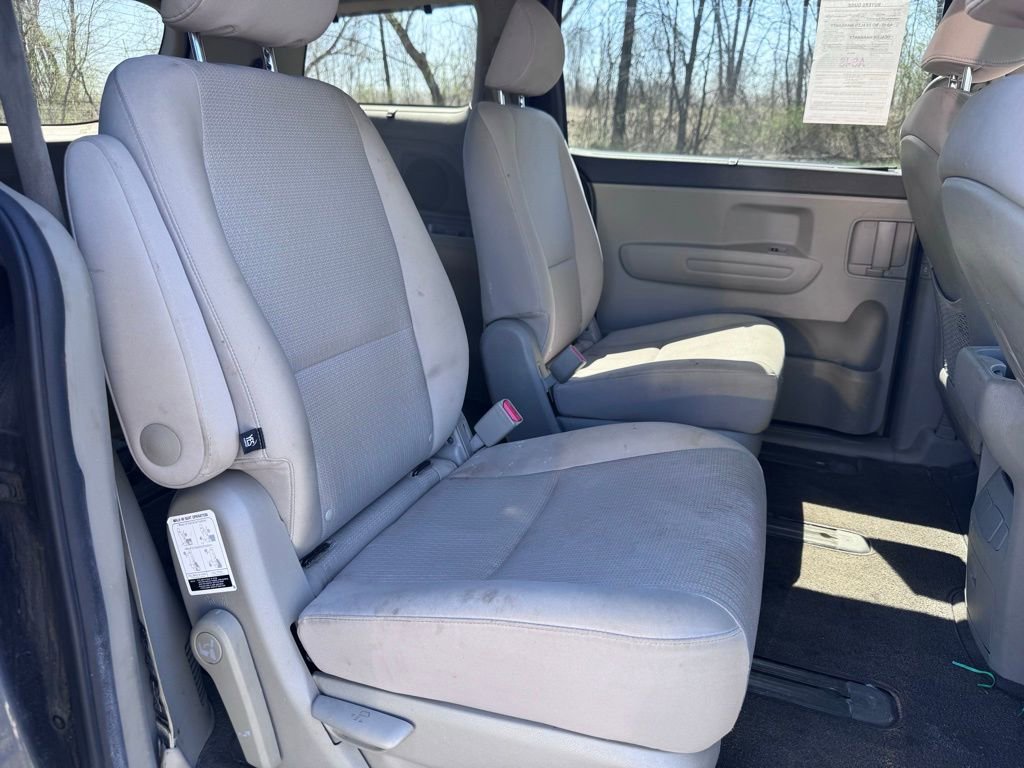 Used 2016 Kia Sedona LX w/ LX Convenience Package image 12