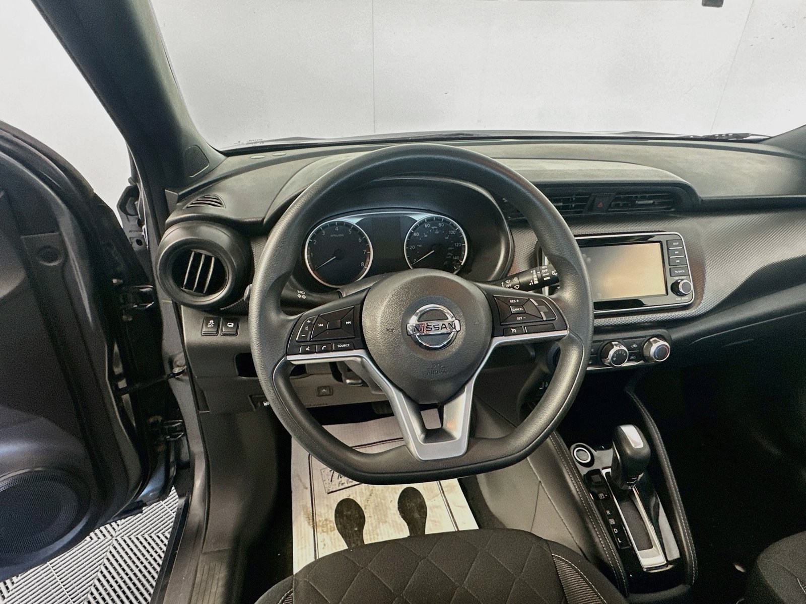 Used 2019 Nissan Kicks S FWD image 11