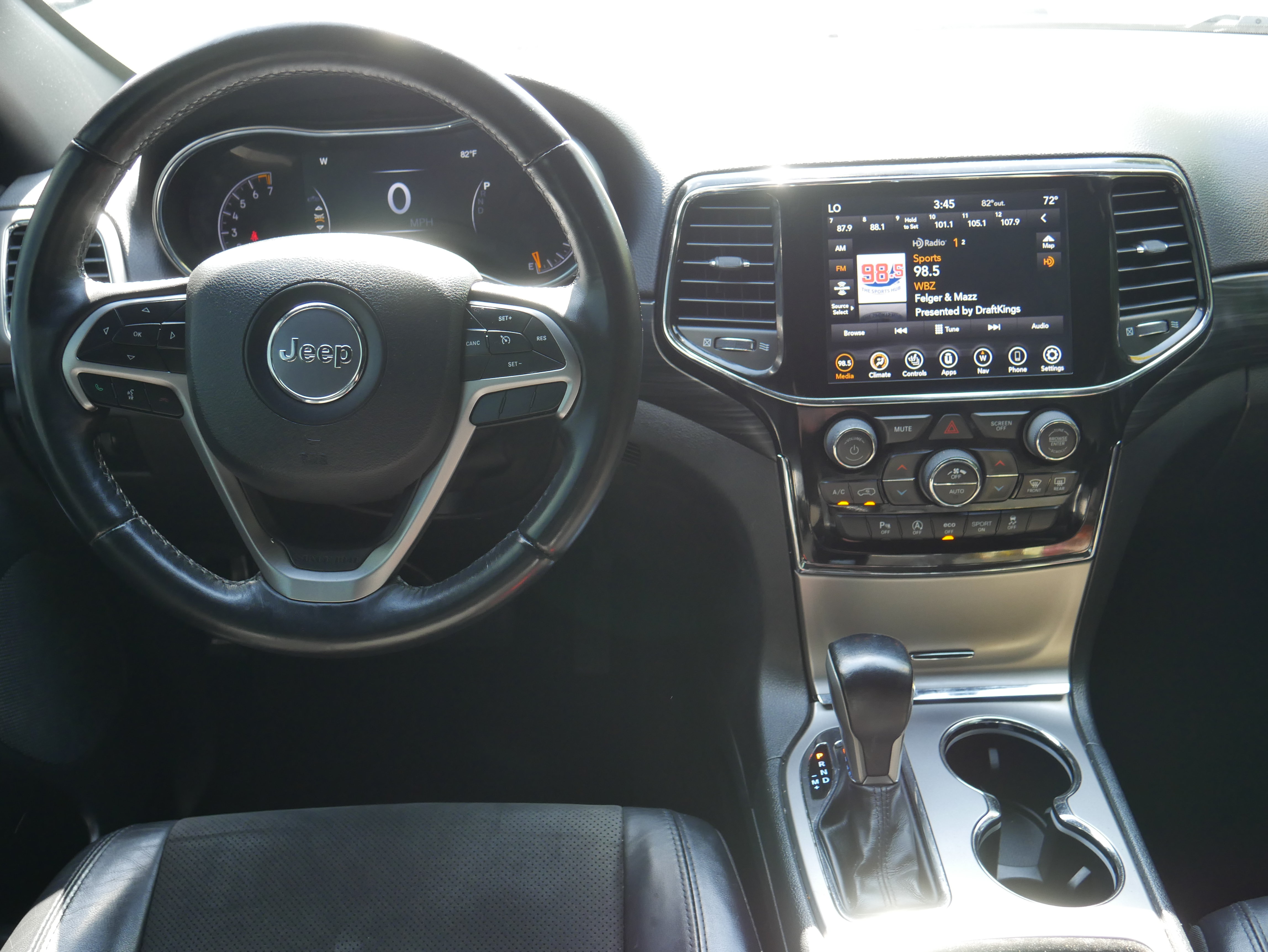Used 2020 Jeep Grand Cherokee Altitude AWD/4WD image 15