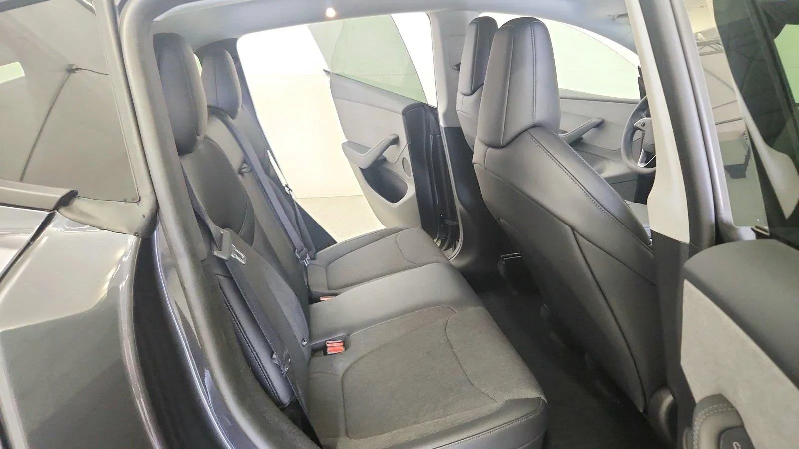 Used 2026 Tesla Model Y 2WD image 28
