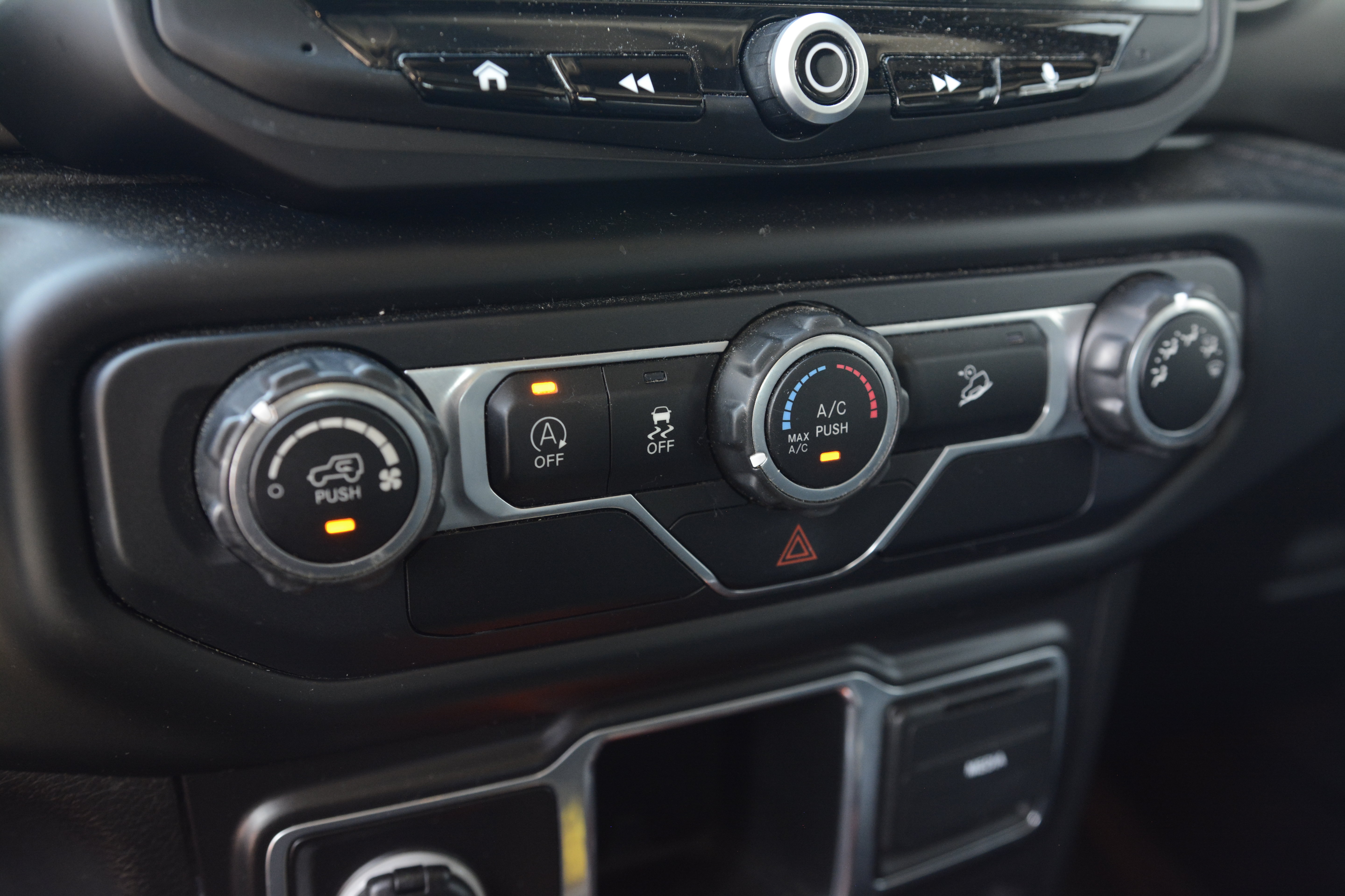 Used 2018 Jeep Wrangler Unlimited Sport AWD/4WD image 19