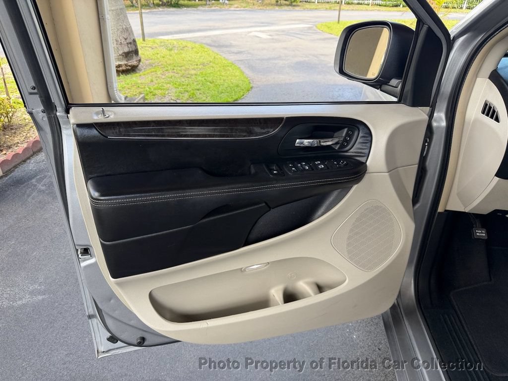 Used 2013 Chrysler Town & Country Limited w/ Luxury Group FWD image 61