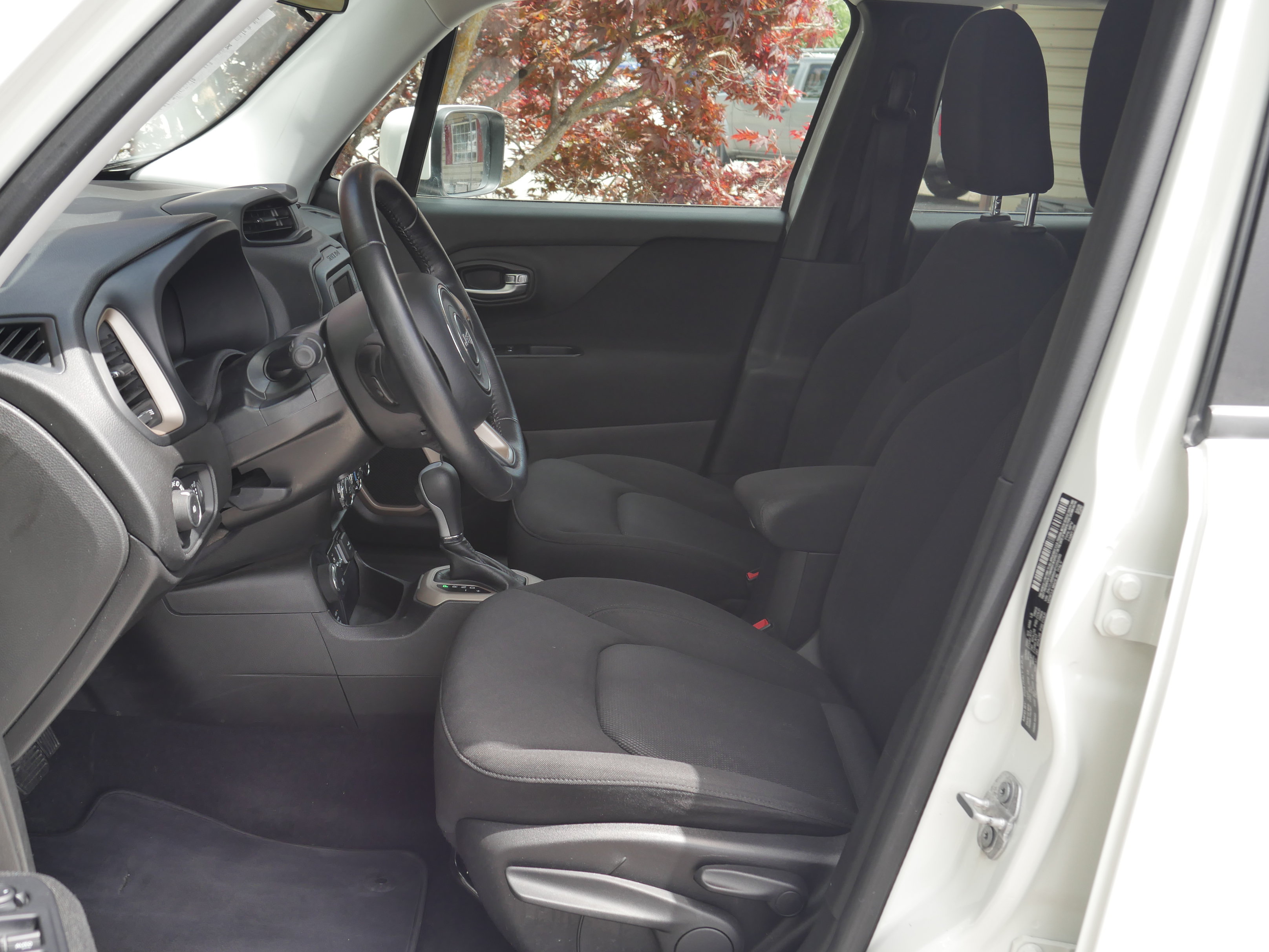 Used 2017 Jeep Renegade Latitude AWD/4WD image 3
