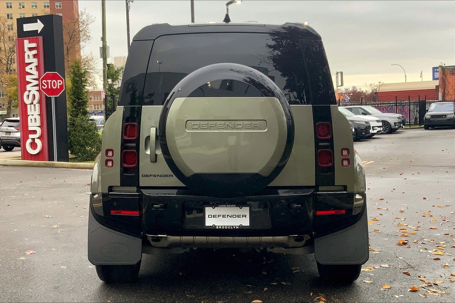 Used 2025 Land Rover Defender 110 X-Dynamic SE image 4