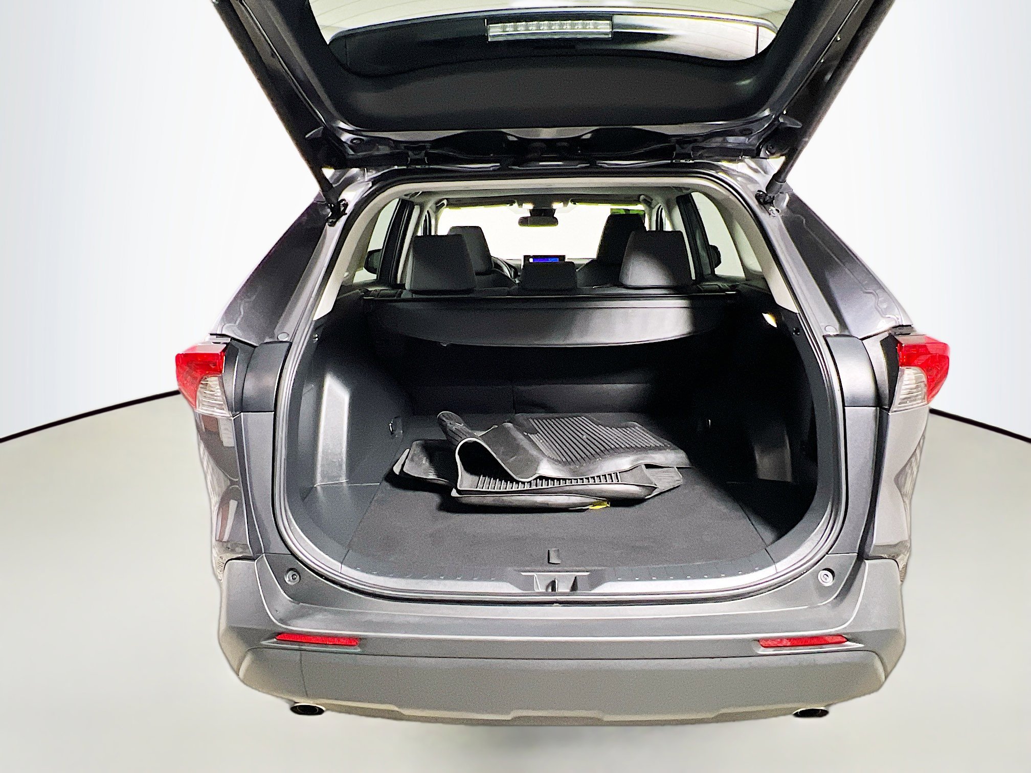 Used 2025 Toyota RAV4 XLE image 34