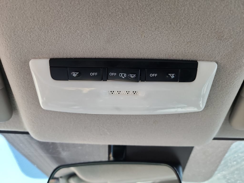 Used 2023 Nissan Versa S FWD image 34