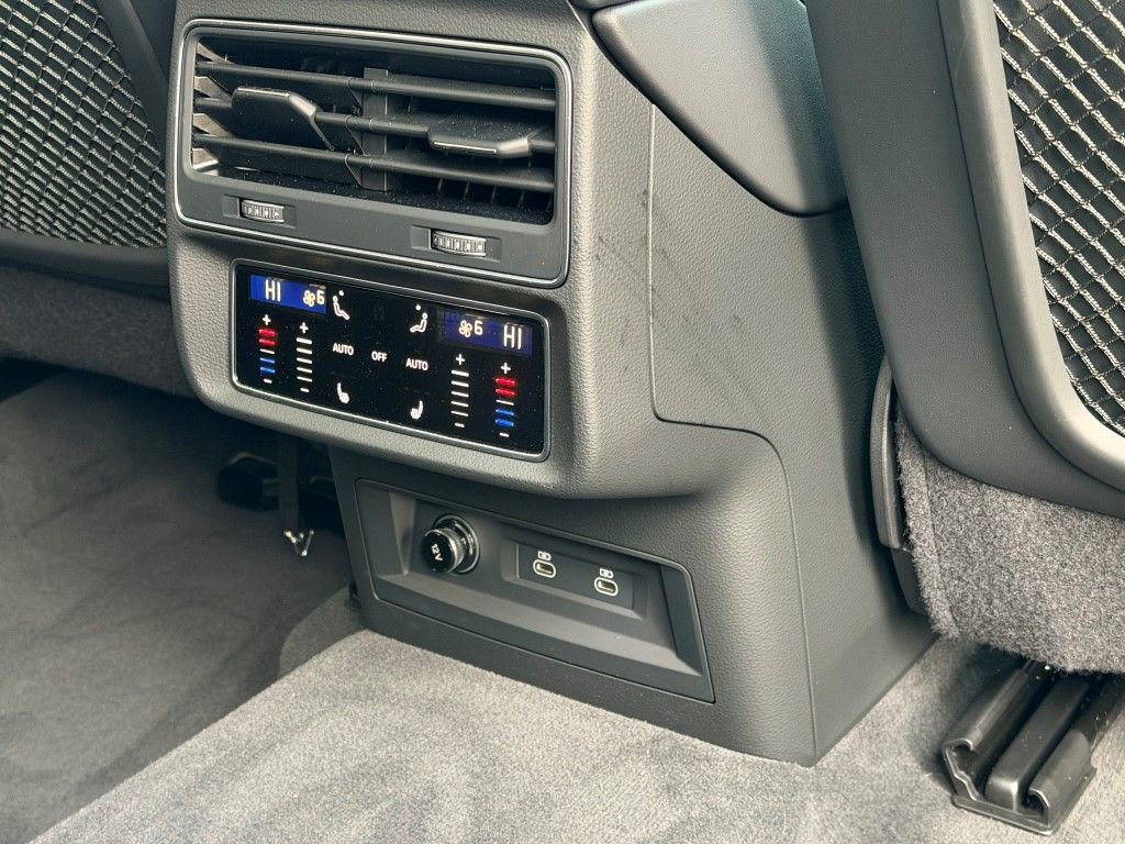 Certified 2023 Audi Q8 Premium Plus w/ Premium Plus Package image 18