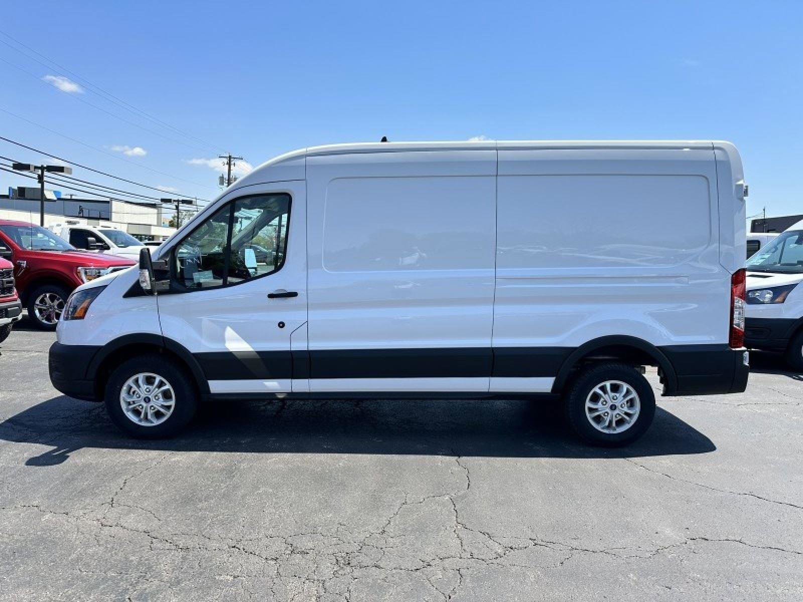 Used 2023 Ford E-Transit Medium Roof image 23