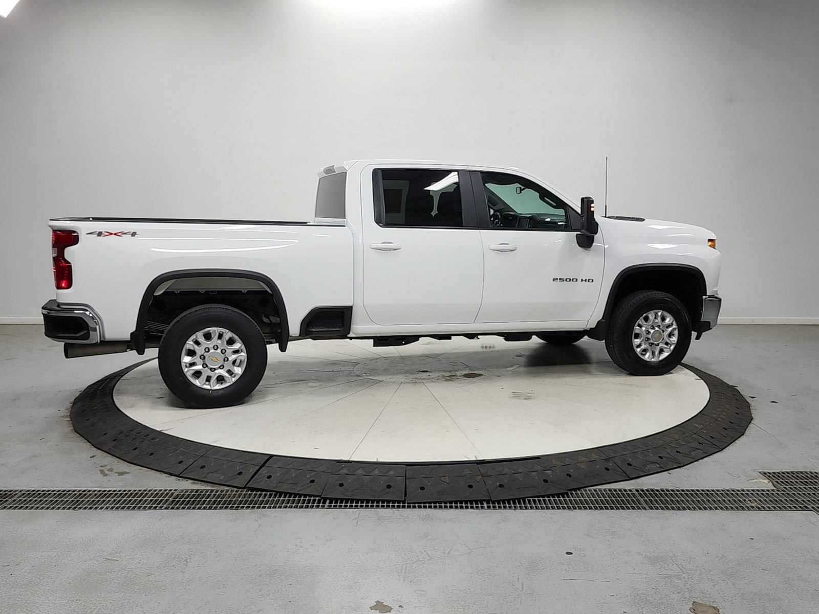 Used 2022 Chevrolet Silverado 2500 LT w/ Fleet Comfort Package AWD/4WD image 9