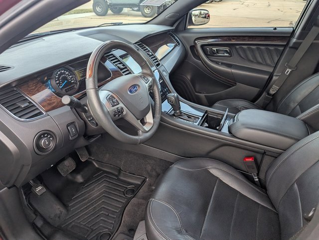 Used 2018 Ford Taurus Limited image 13