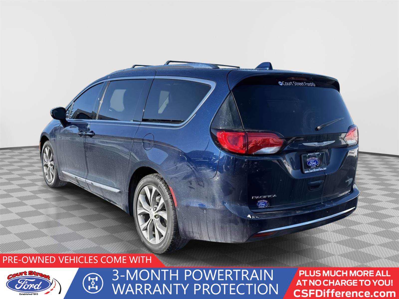 Used 2018 Chrysler Pacifica Limited w/ Tire & Wheel Group image 3