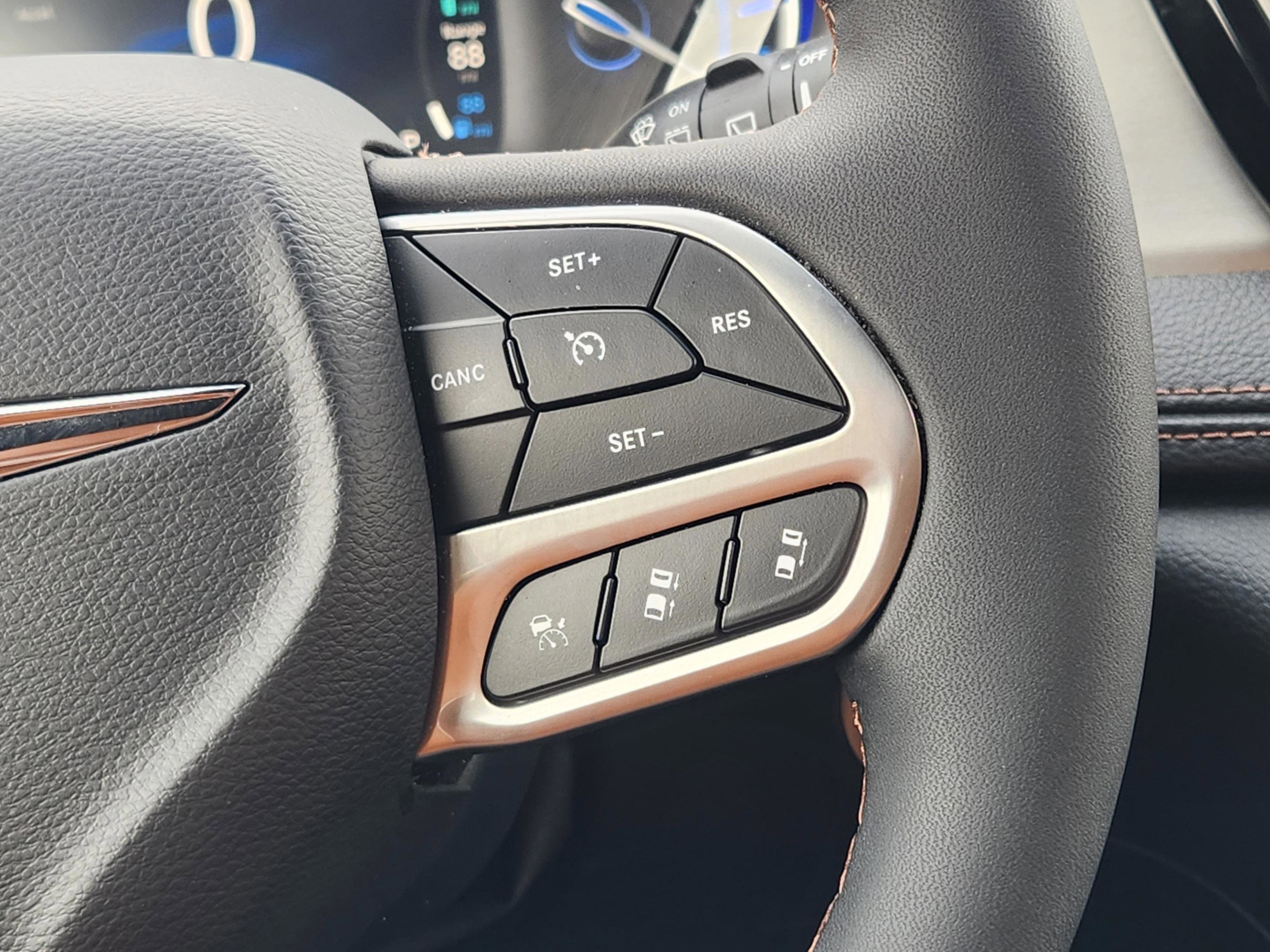 Used 2025 Chrysler Pacifica Pinnacle image 29