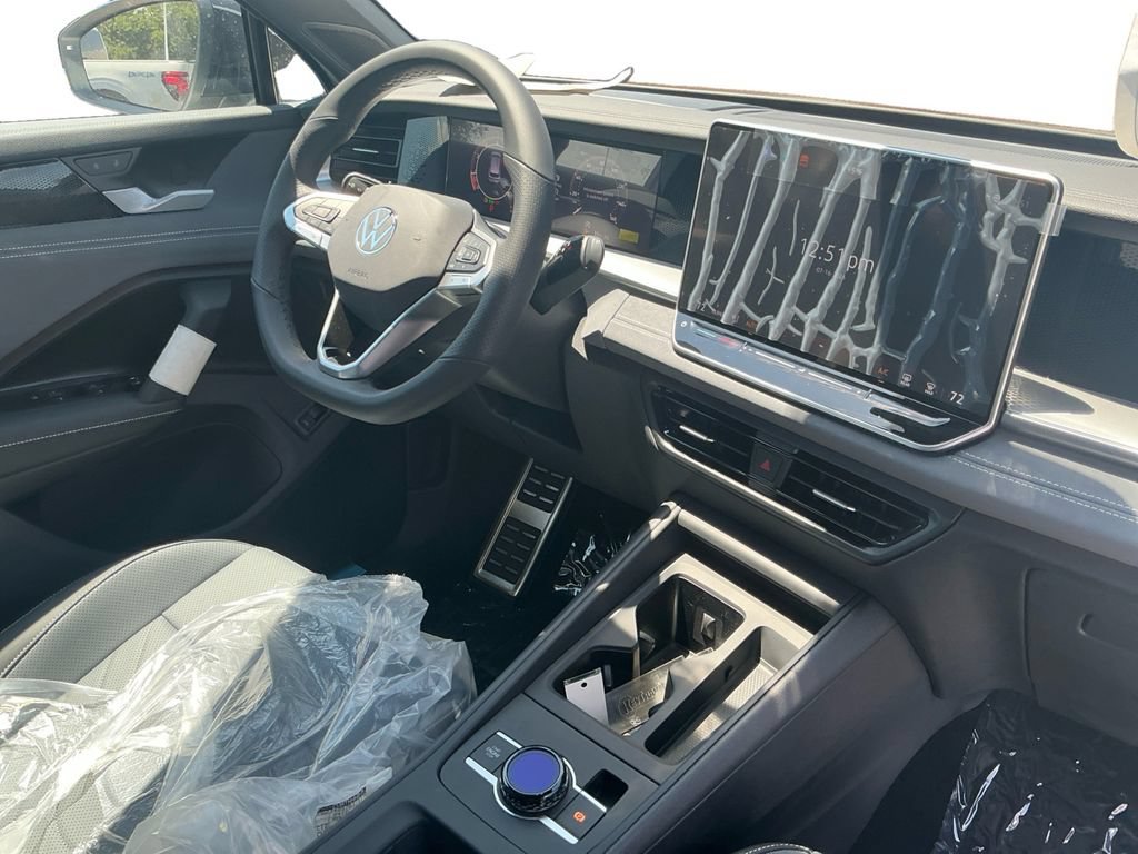 New 2026 Volkswagen Tiguan SE R-Line AWD/4WD image 16