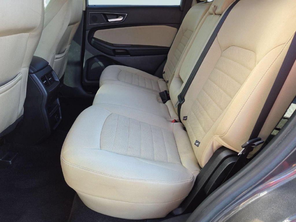 Used 2019 Ford Edge SE FWD image 27