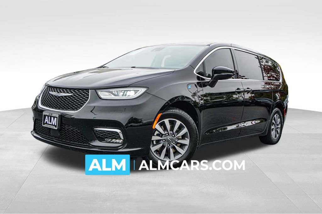 Used 2024 Chrysler Pacifica Select