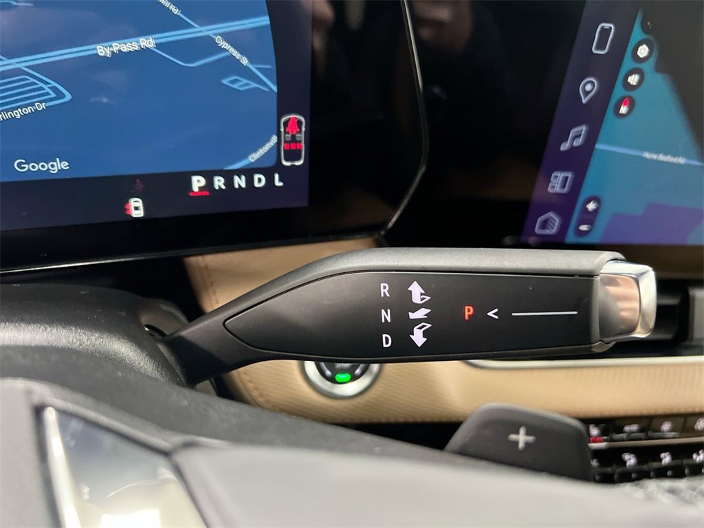 Used 2025 Chevrolet Equinox ACTIV w/ Safety and Technology Package image 17