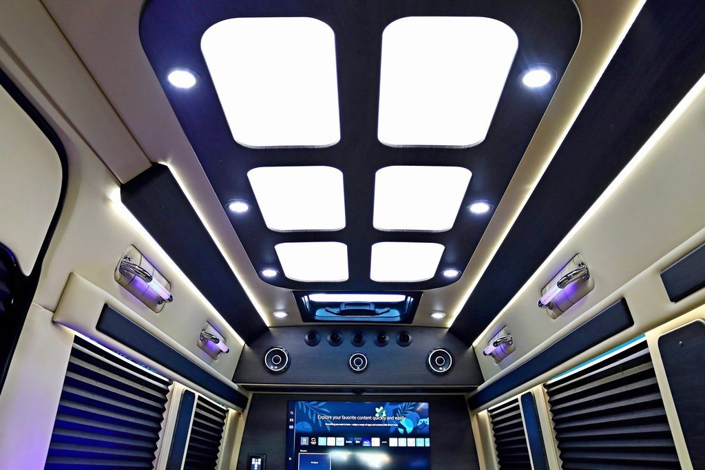 Used 2024 Mercedes-Benz Sprinter 3500 image 39