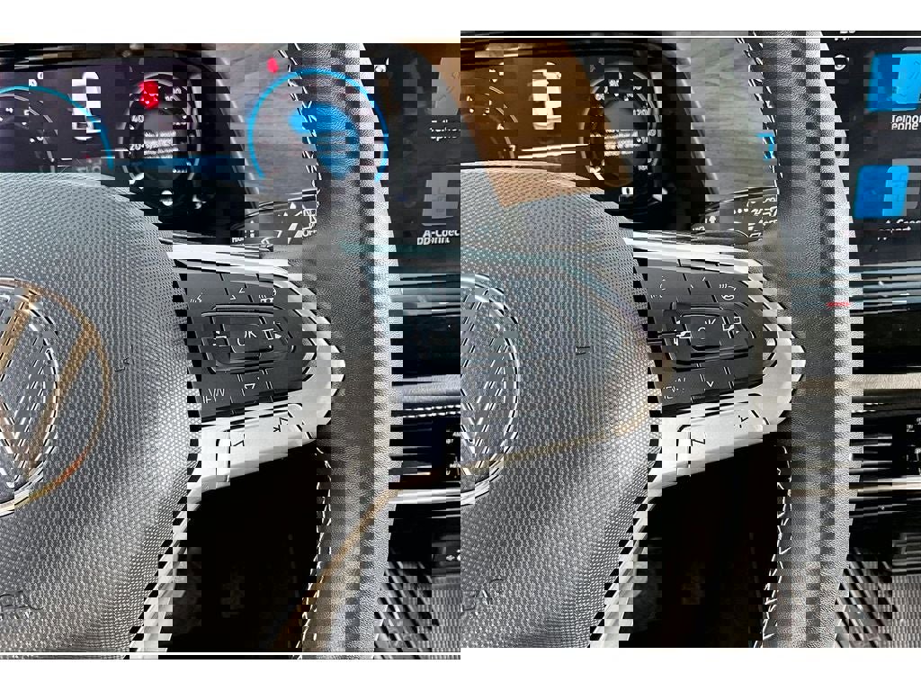 Used 2025 Volkswagen Atlas SE image 22