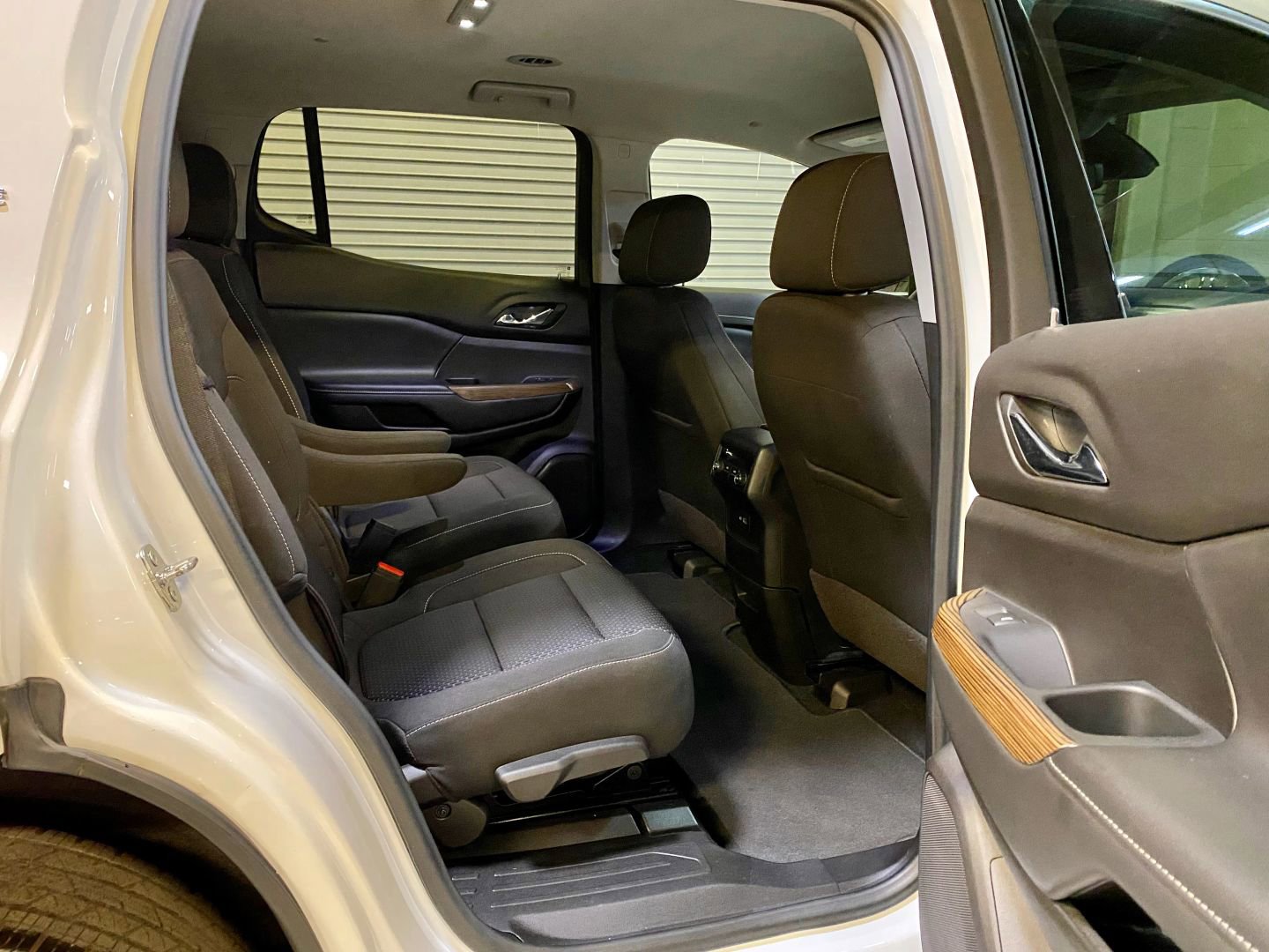 Used 2022 GMC Acadia SLE FWD image 27
