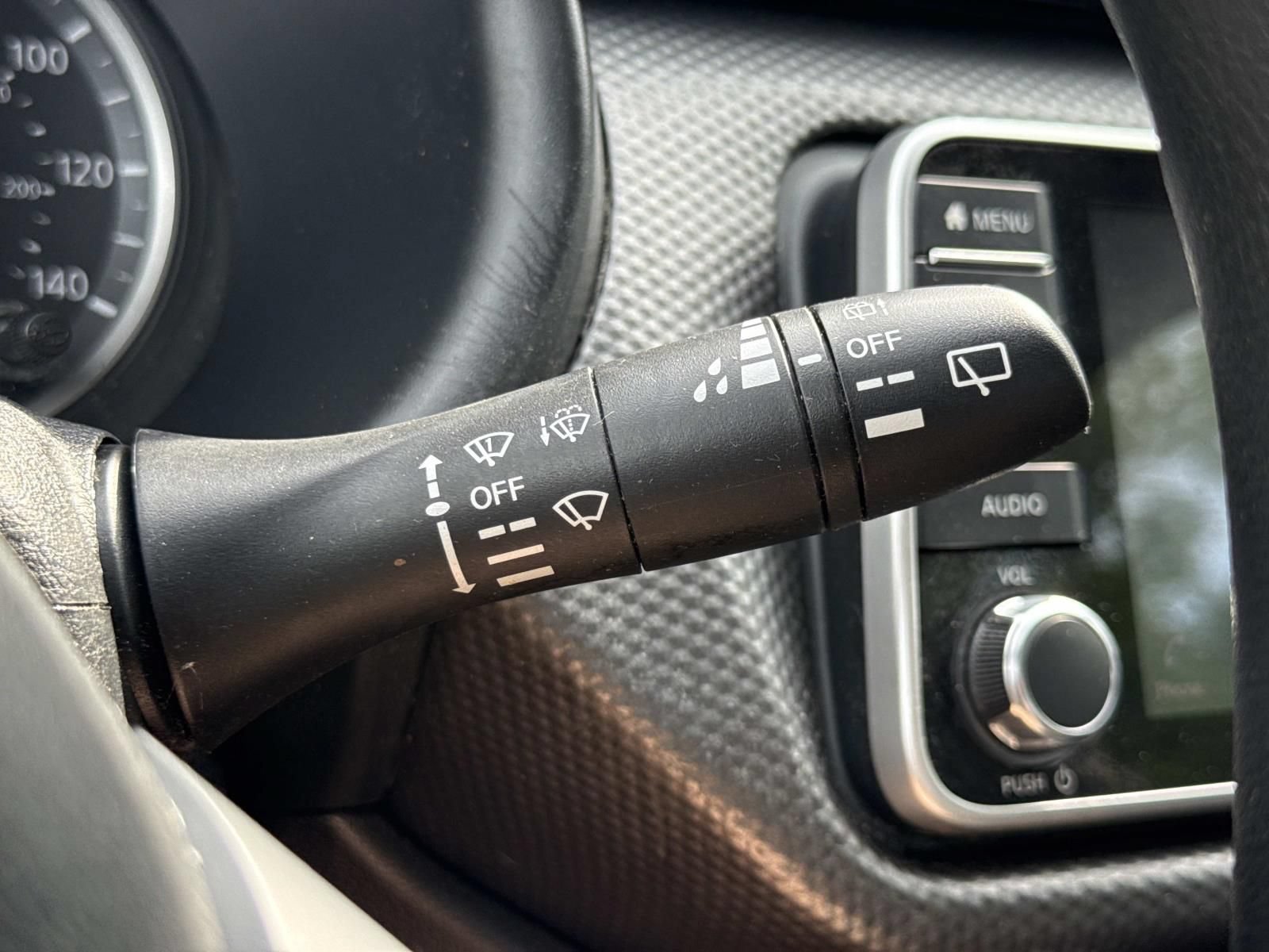 Used 2019 Nissan Kicks SV FWD image 17
