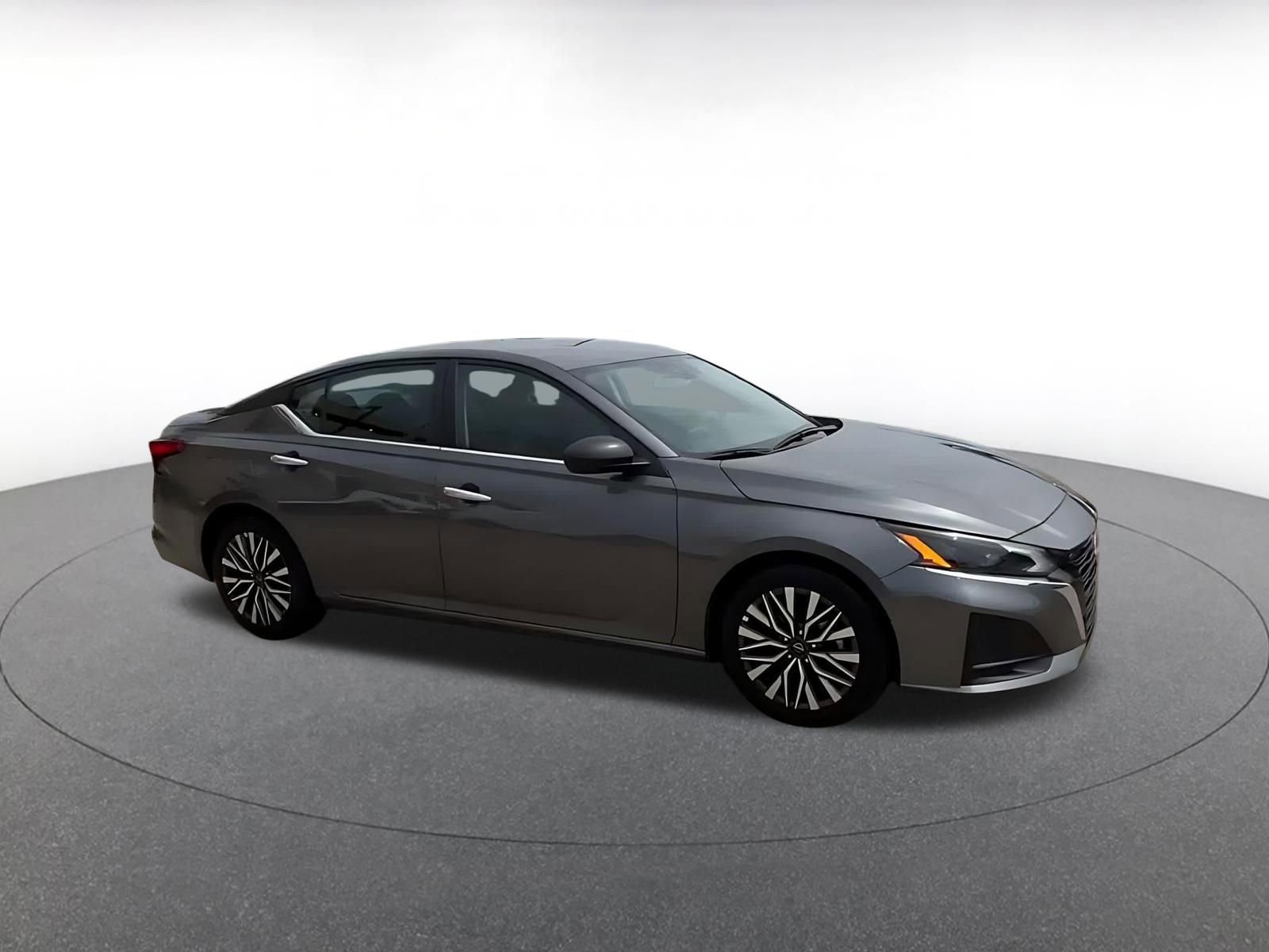 Used 2025 Nissan Altima 2.5 SV FWD video 2