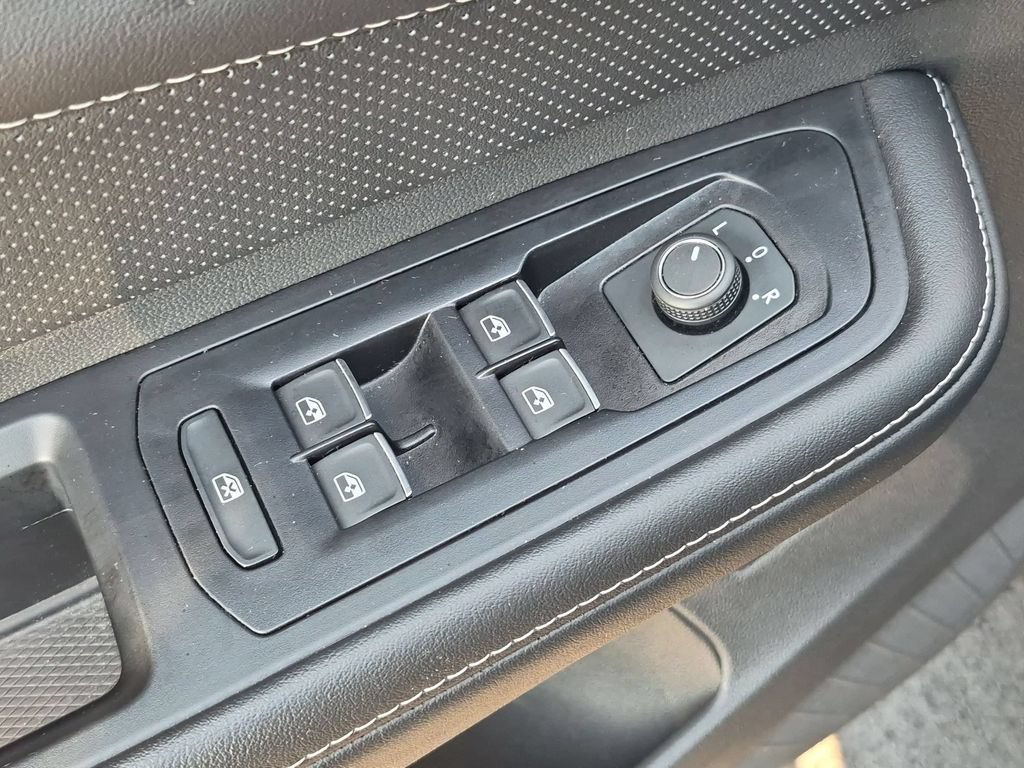 Used 2025 Volkswagen Atlas SE FWD image 13