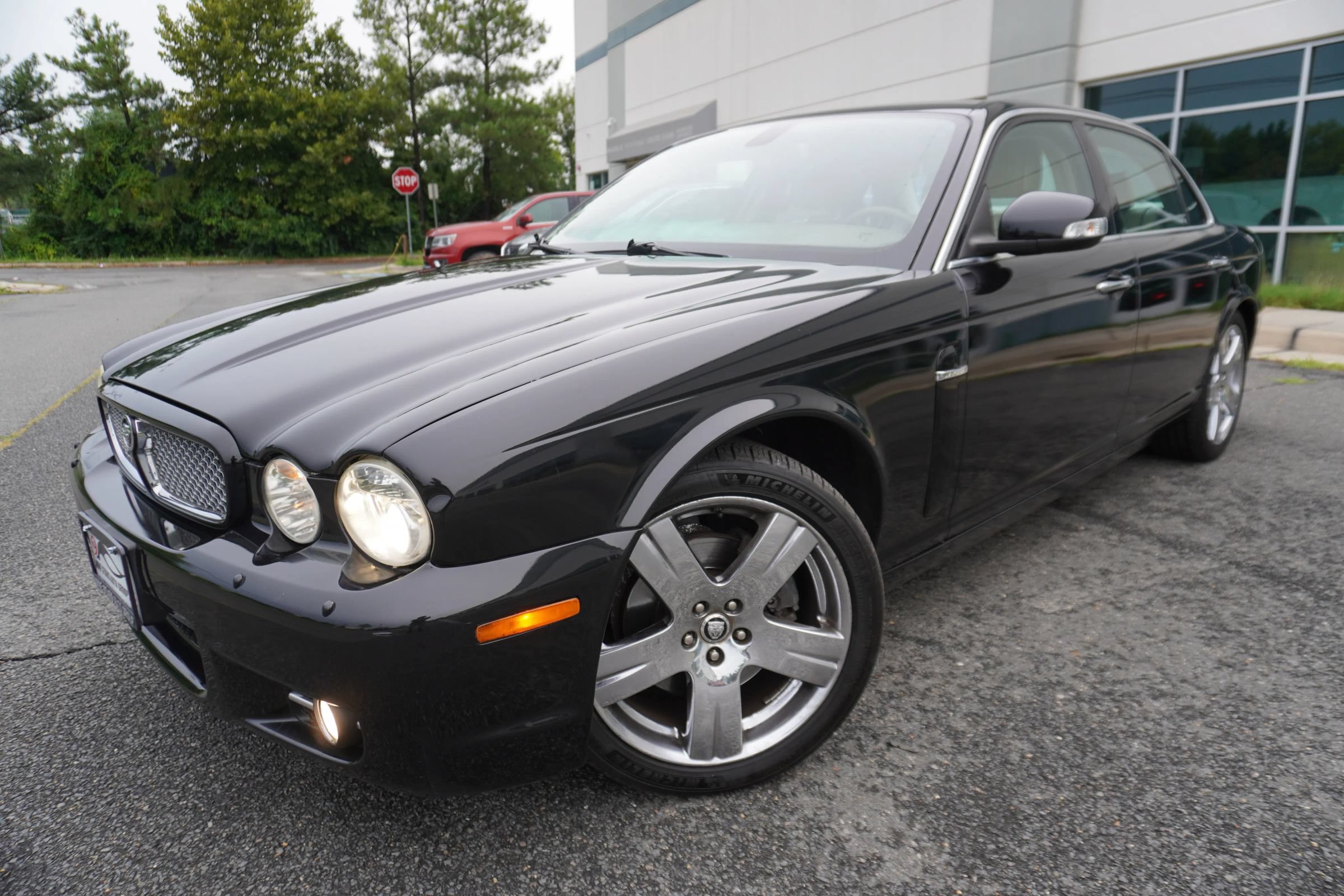 Used 2008 Jaguar XJ8 RWD image 3