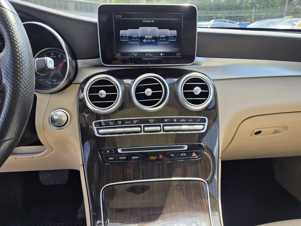 Used 2019 Mercedes-Benz GLC 350e 4MATIC w/ Premium Package image 20