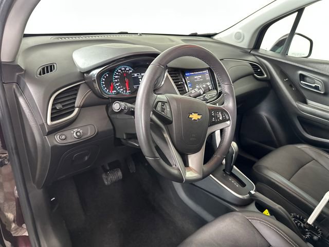 Used 2022 Chevrolet Trax LT w/ LT Convenience Package image 13