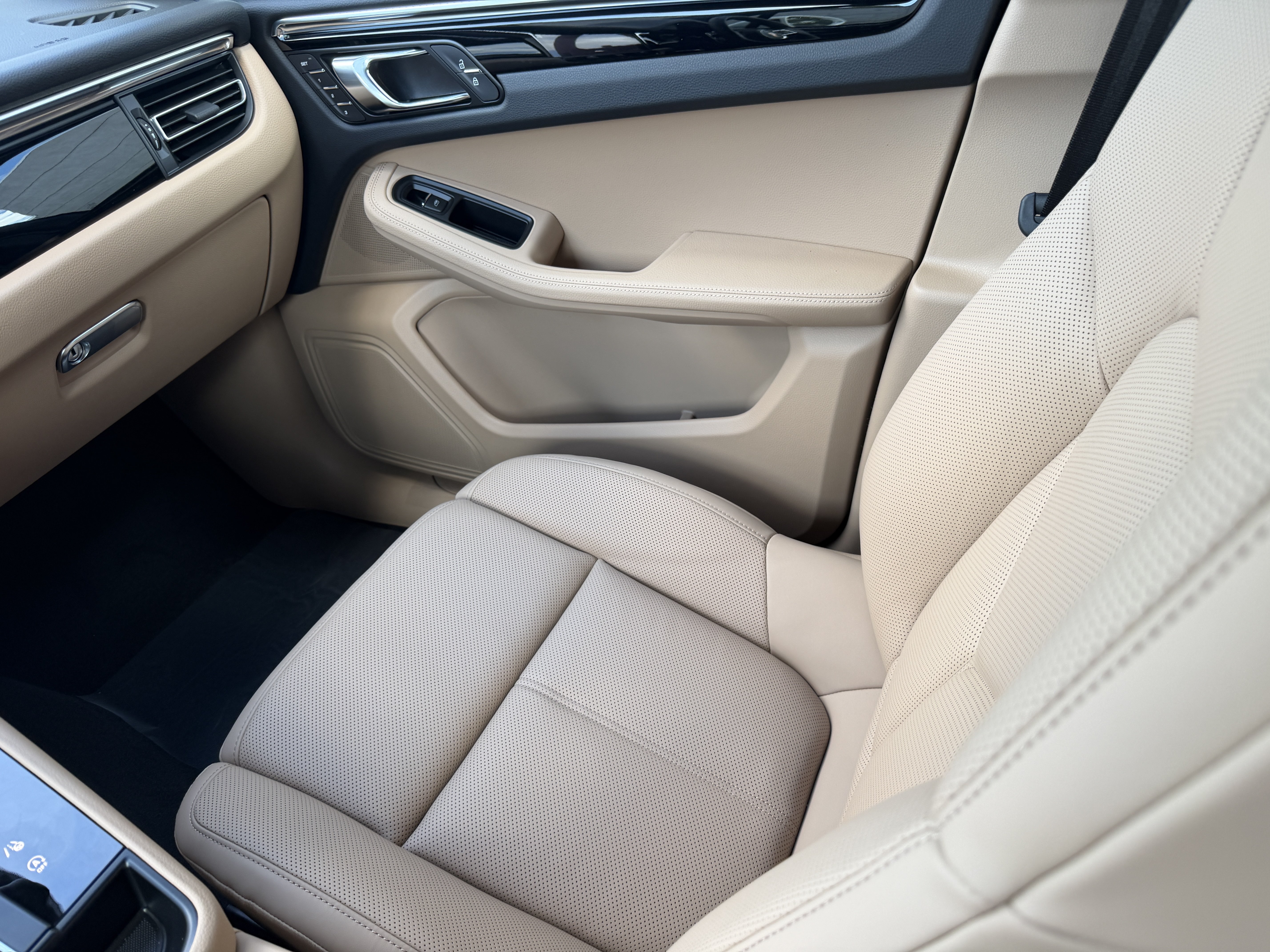 New 2026 Porsche Macan AWD/4WD image 47