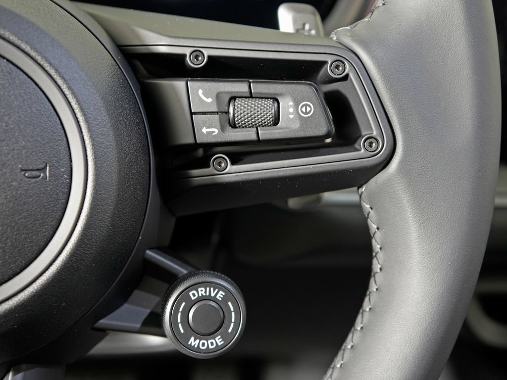 Certified 2026 Porsche Cayenne AWD/4WD image 27