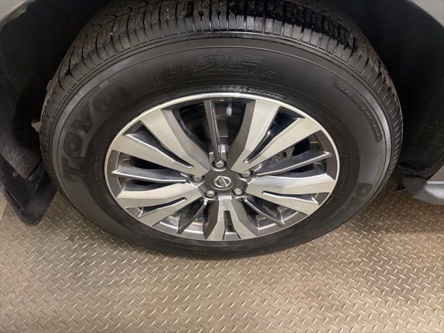 Used 2019 Nissan Pathfinder Platinum image 4