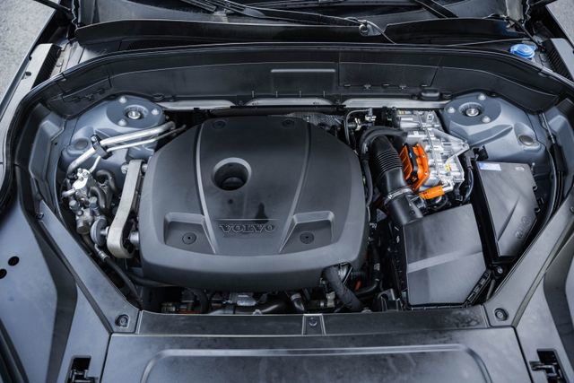 Used 2022 Volvo XC90 T8 R-Design w/ Advanced Package image 19