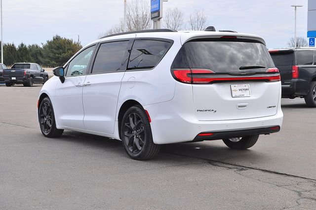 Used 2025 Chrysler Pacifica Limited FWD image 5
