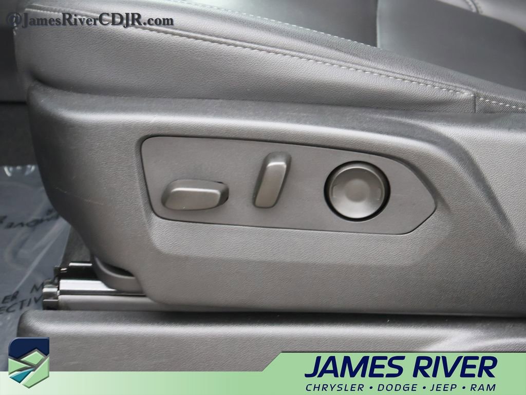 Used 2024 Chevrolet Suburban LT image 25