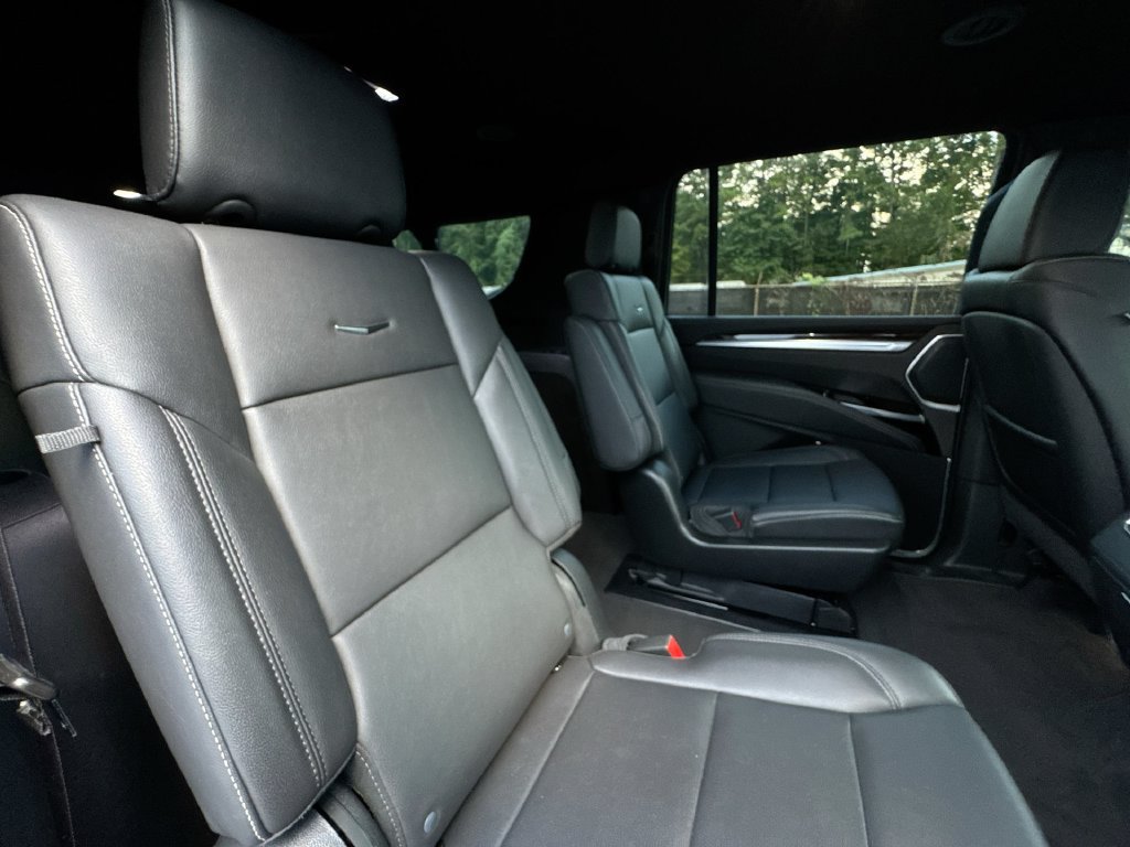 Used 2025 Cadillac Escalade ESV Luxury AWD/4WD image 29