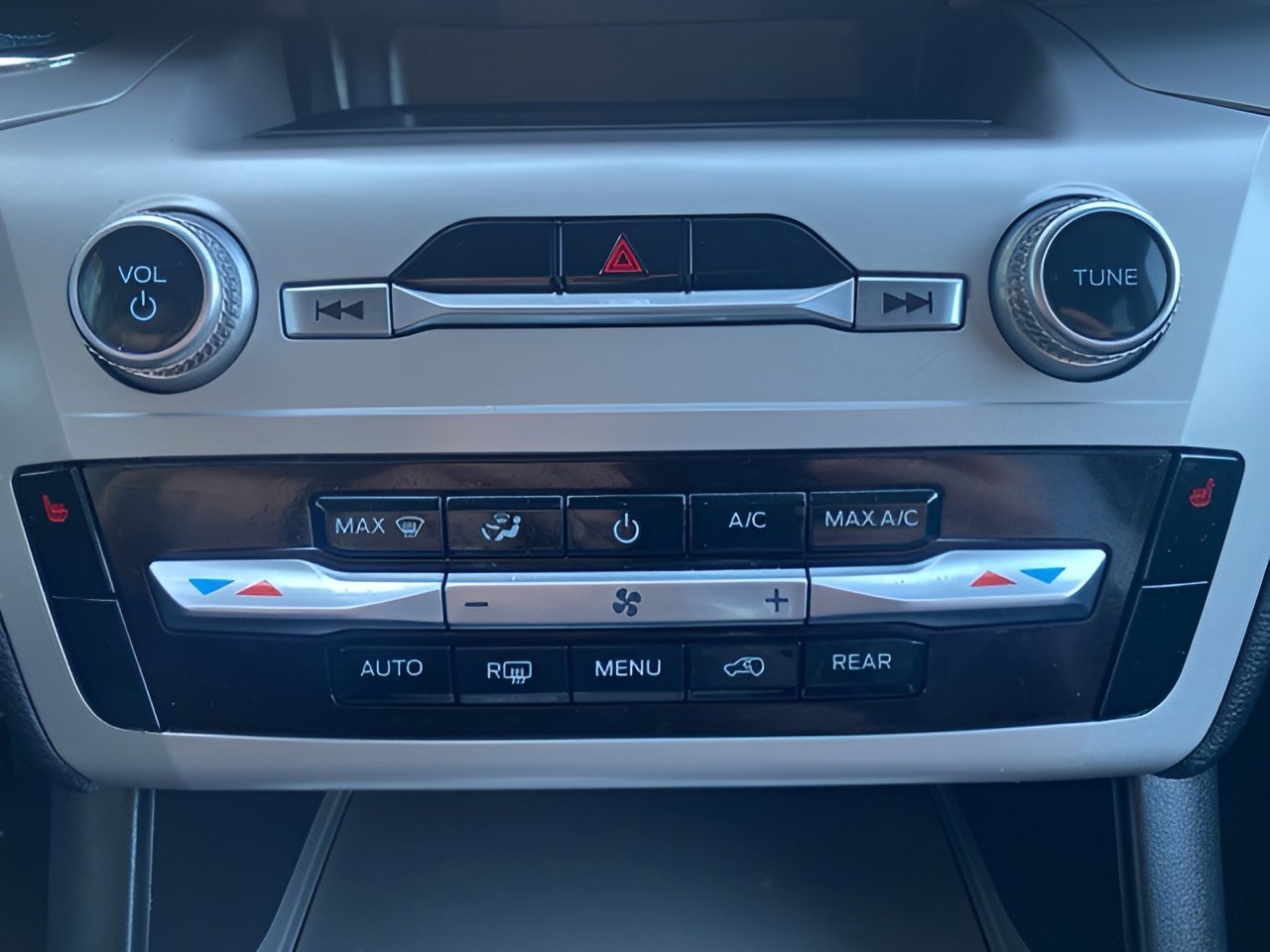 Used 2022 Ford Explorer XLT image 49