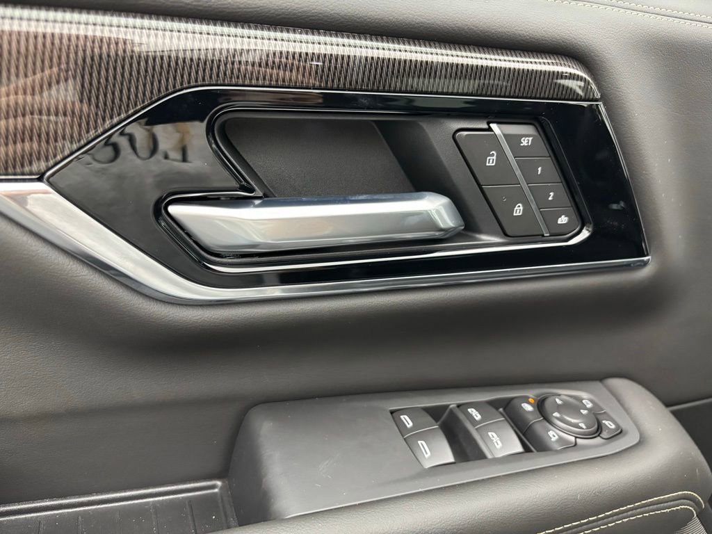 New 2026 GMC Yukon XL Elevation w/ LPO, Elevation Black Package image 19