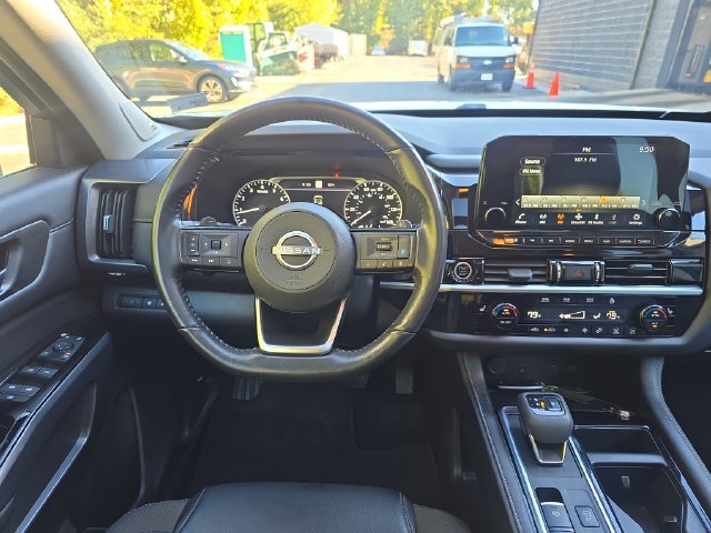 Used 2024 Nissan Pathfinder SL w/ SL Premium Package AWD/4WD image 15