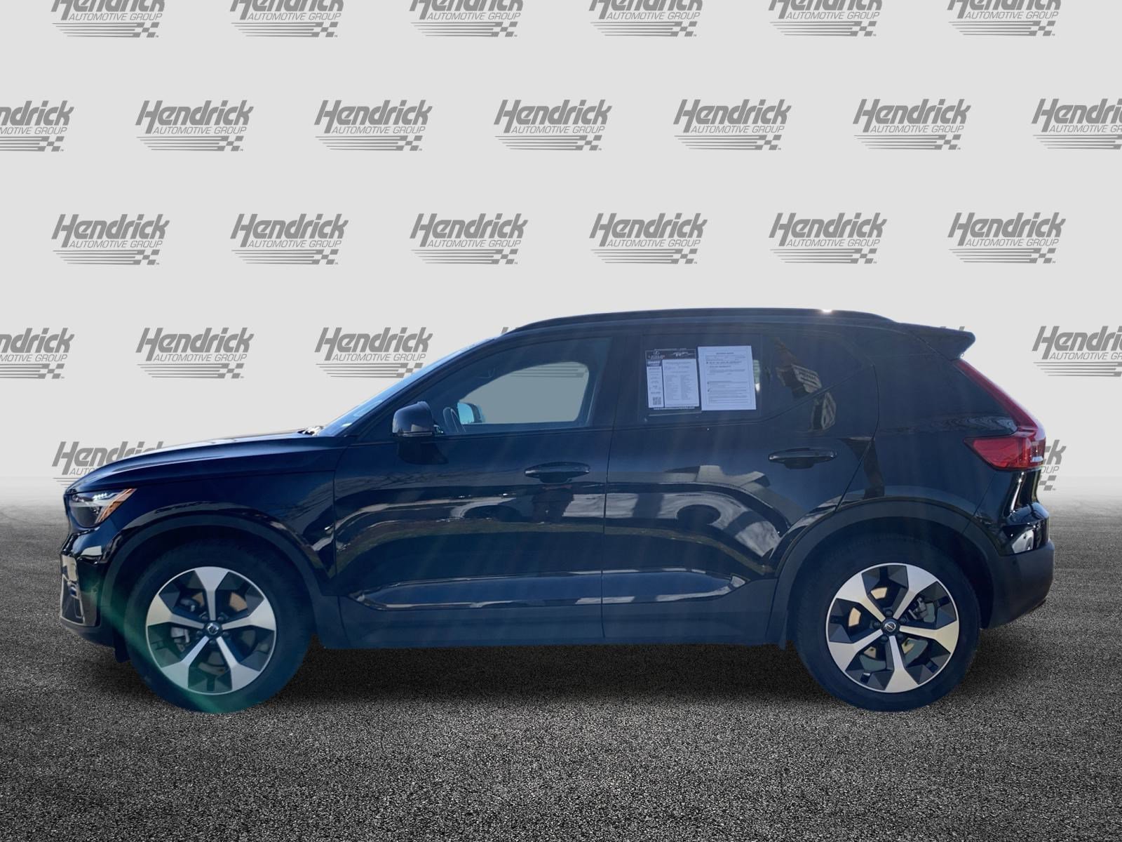 Used 2025 Volvo XC40 B5 Plus image 7