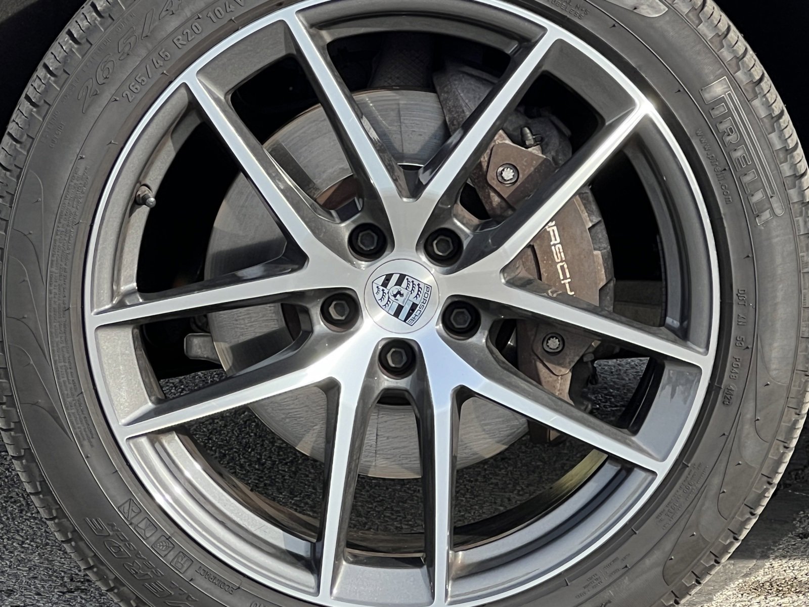 Certified 2024 Porsche Macan image 12