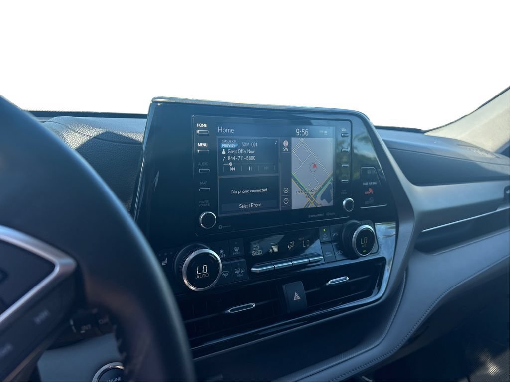 Used 2020 Toyota Highlander XLE AWD/4WD image 16
