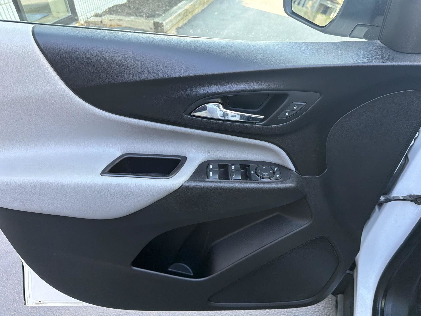 Used 2022 Chevrolet Equinox LS AWD/4WD image 12