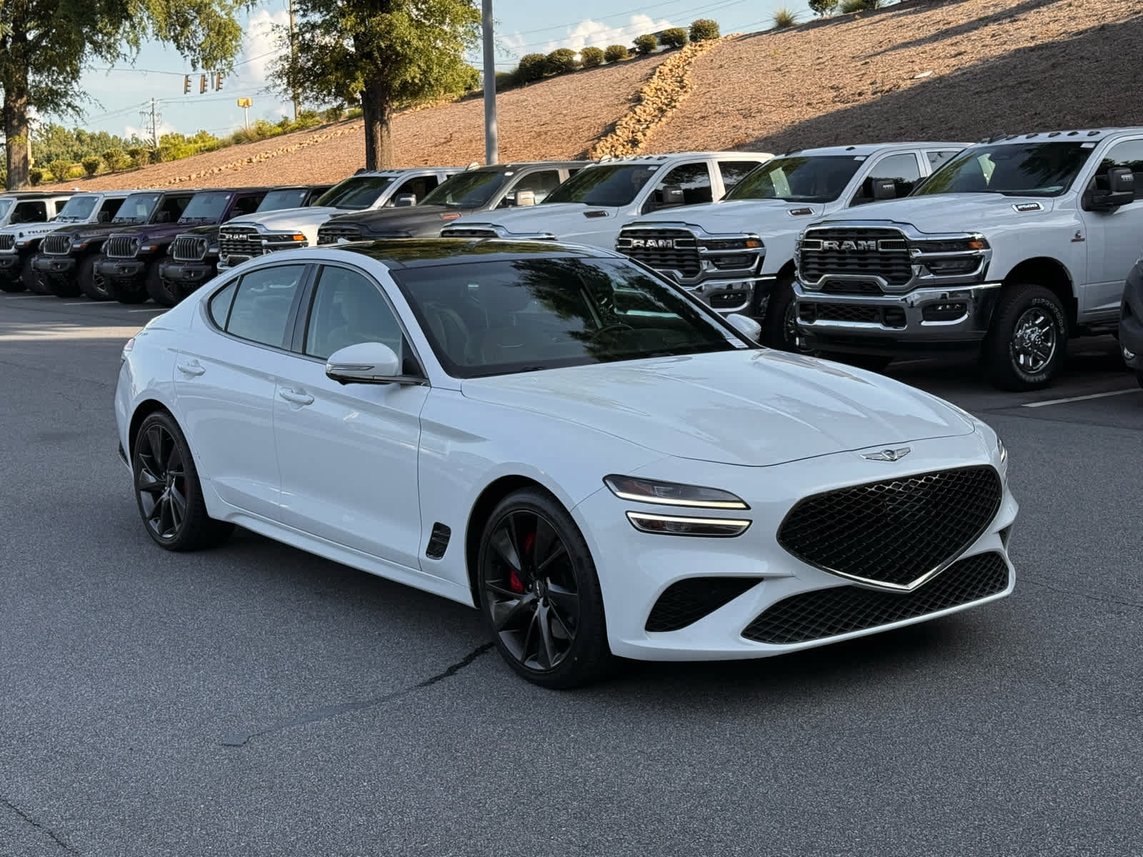 Used 2022 Genesis G70 3.3T RWD image 7