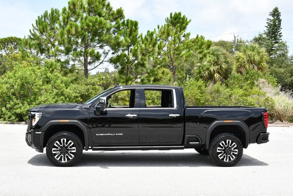 Used 2026 GMC Sierra 2500 Denali Ultimate w/ Max Trailering Package AWD/4WD image 3
