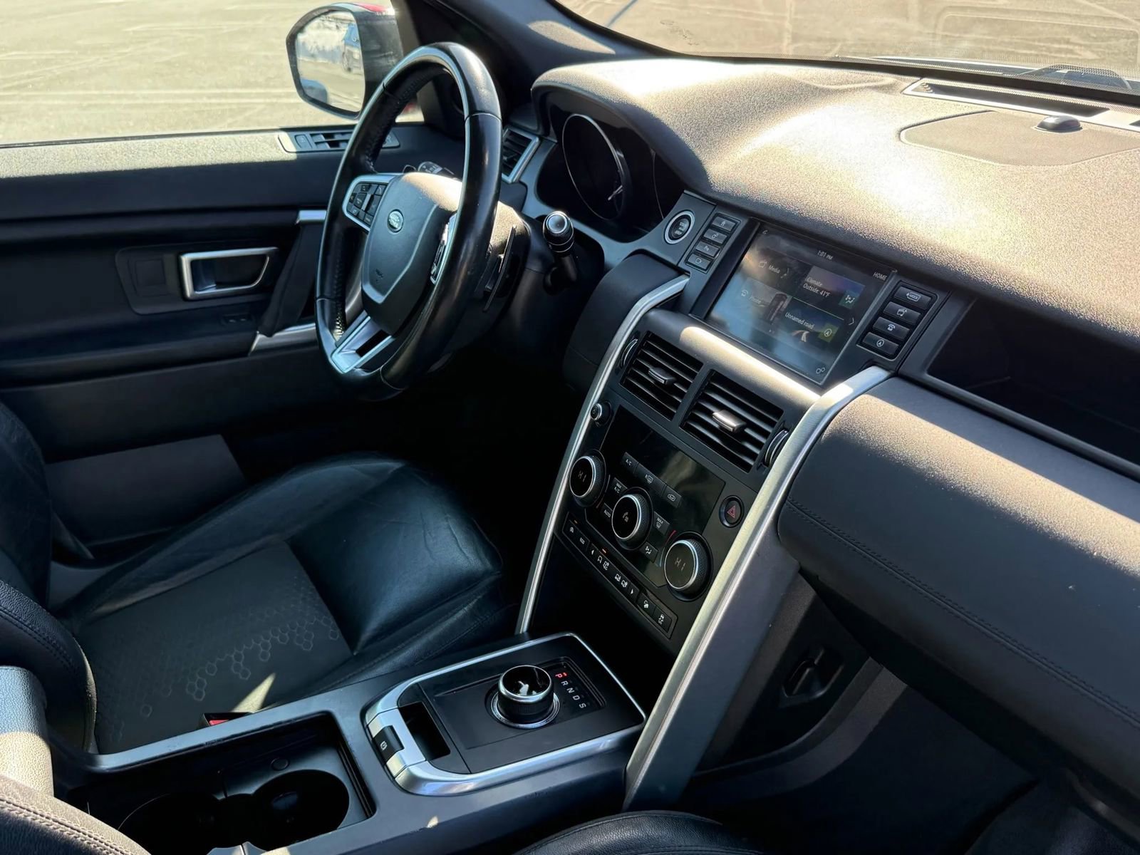 Used 2017 Land Rover Discovery Sport SE image 20