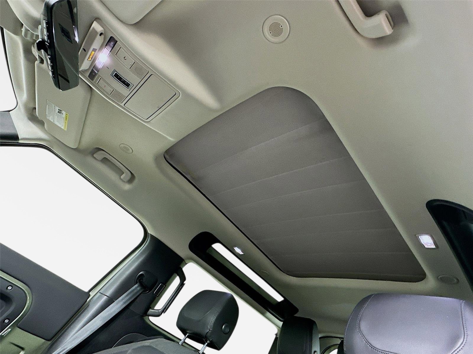 Used 2021 Land Rover Defender 90 First Edition image 28